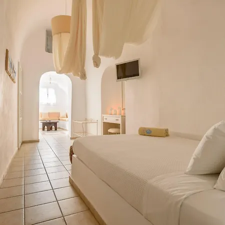 Kamares (adults Only) * Fira (Santorini)