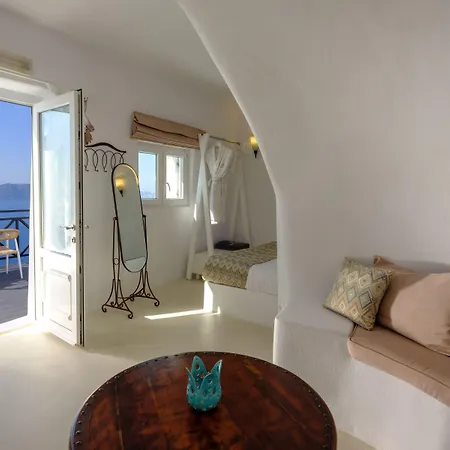 Kamares (adults Only) * Fira (Santorini)