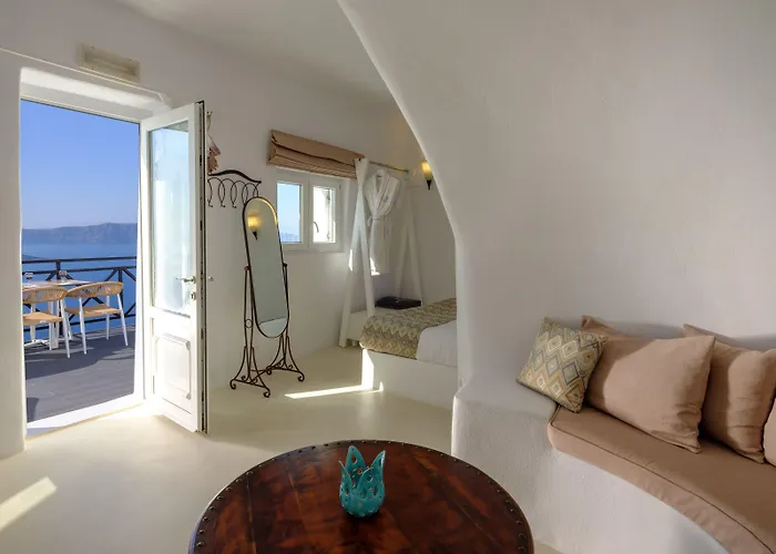 Kamares (adults Only) * Fira (Santorini)