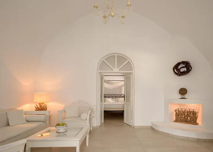 Kamares (adults Only) * Fira (Santorini)