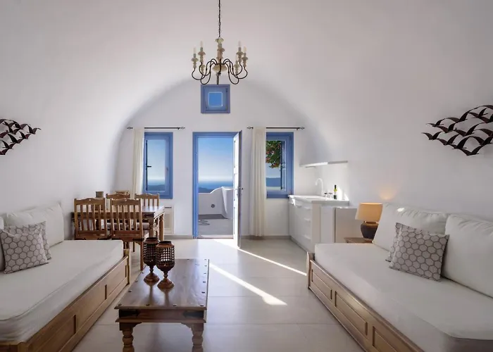 Kamares (adults Only) * Fira (Santorini)