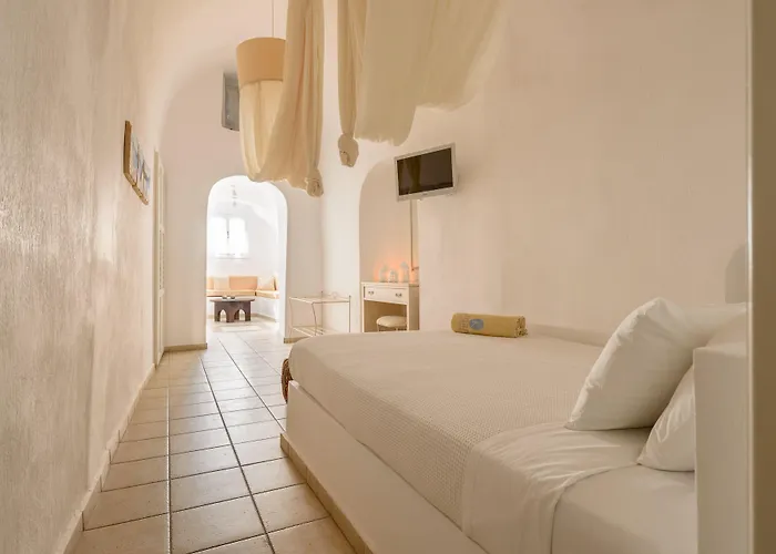 Kamares (adults Only) * Fira (Santorini)